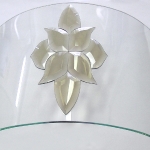 Bend glass with facet elements 